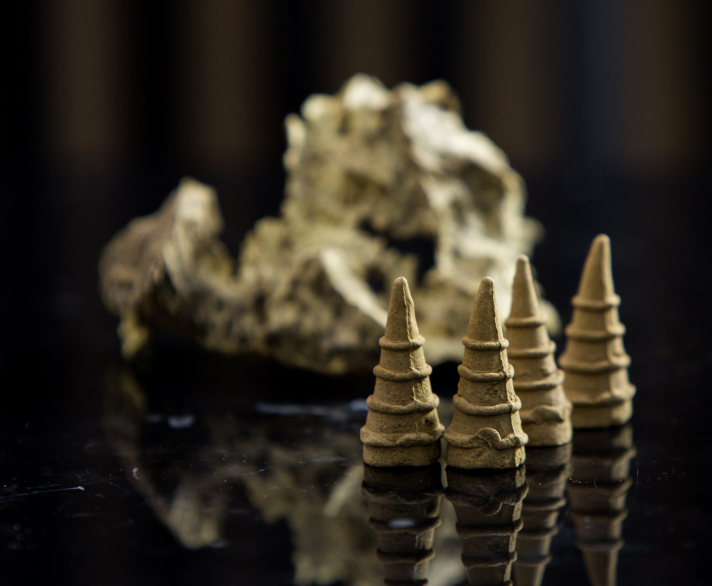 How To Burn Incense Cone Without A Holder? Incense Cones Are Made From The Main Ingredients Of Agarwood Powder And Litsea Glue. The Percentage Of Agarwood Powder Reaches 90%
