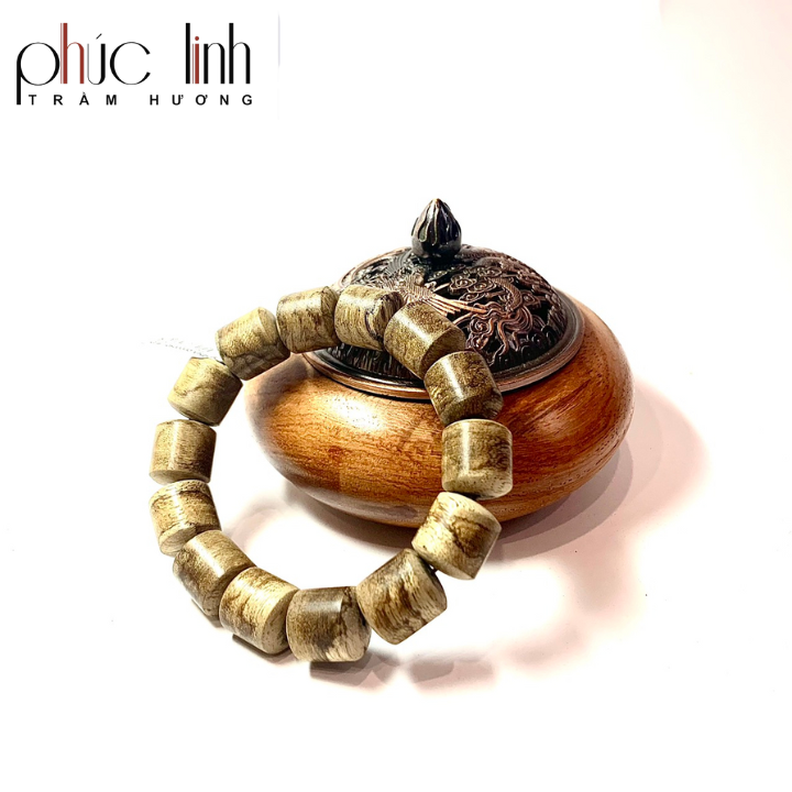 Malaysian agarwood bracelet from 6mm to 14mm caption