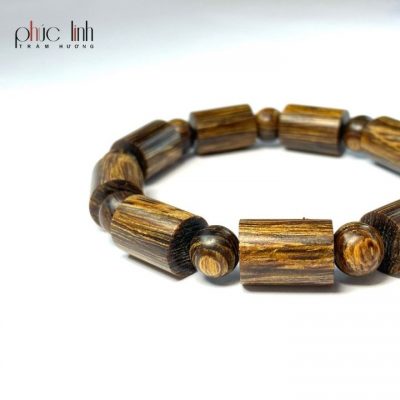 Vòng Trầm Hương Đốt Trúc - Trúc Là Biểu Tượng Của Người Quân Tử Bởi Loài Cây Này Tuy Cứng Cáp Mà Vẫn Dẻo Dai, Đổ Mà Không Gãy, Rỗng Ruột Tượng Trưng Cho Sự Rắn Rỏi