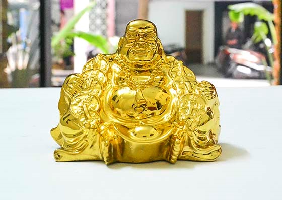 Một bức tượng Phật Di Lặc đem đến cho tuổi Canh Ngọ hạnh phúc và may mắn.
